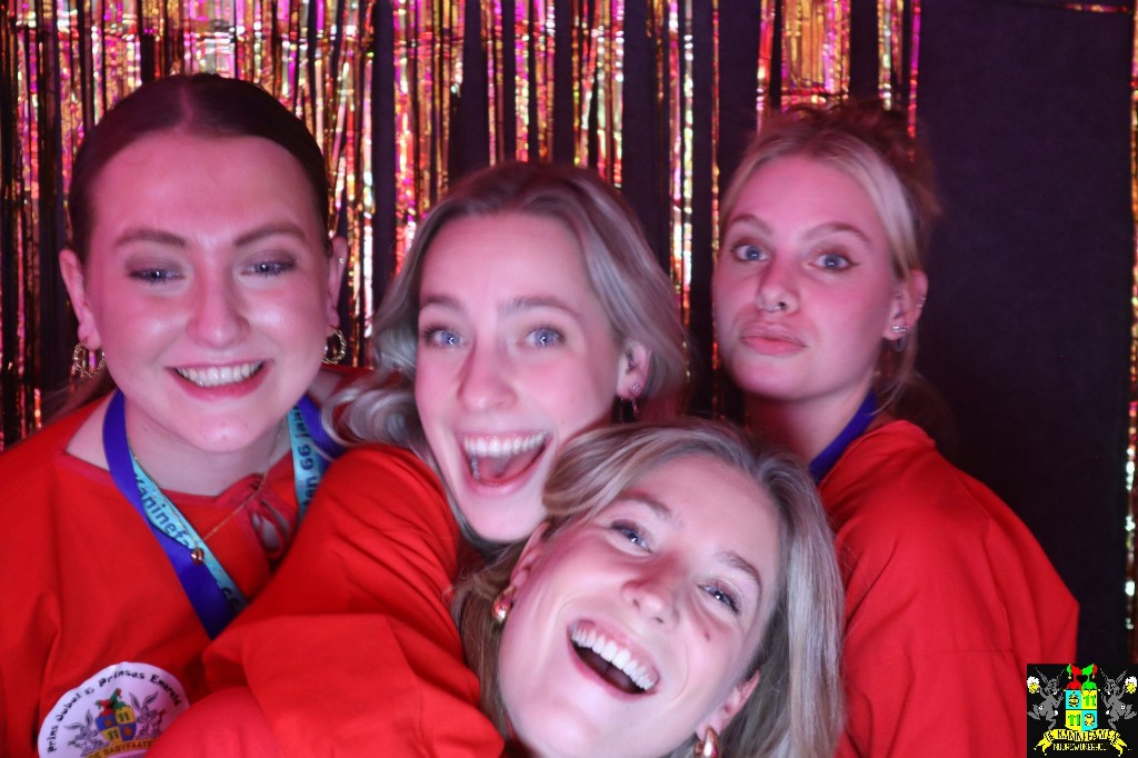 ../Images/Jeugd Opwarmbal Photobooth 292.jpg